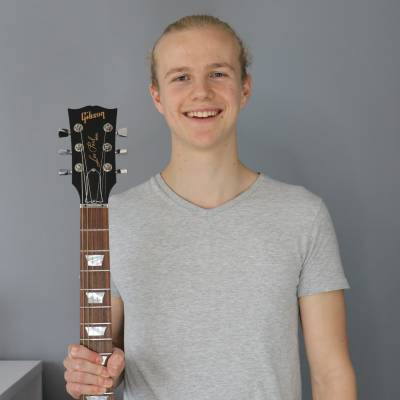 Gitarrelehrer Aaron Thies