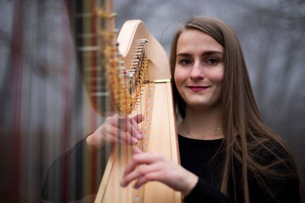 Harfelehrer Zsofia Kiss Harfenunterricht